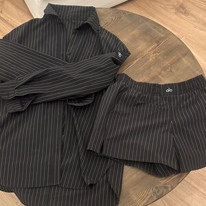 ALO Yoga Black Striped Set